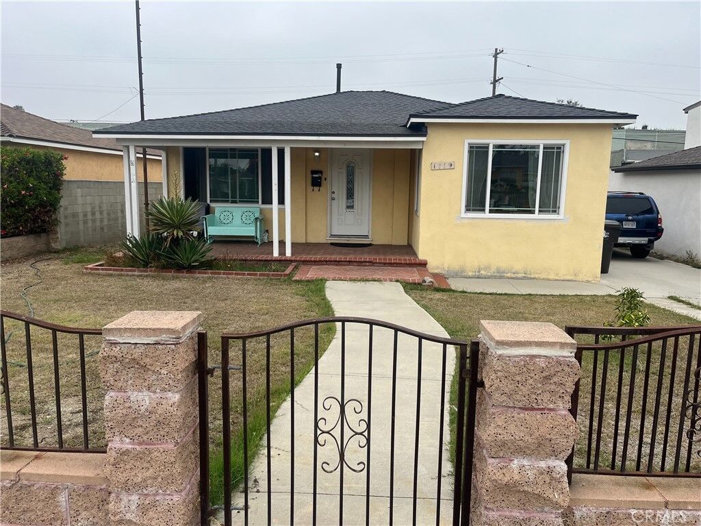 Property Photo:  1719 E Hardwick Street  CA 90807 