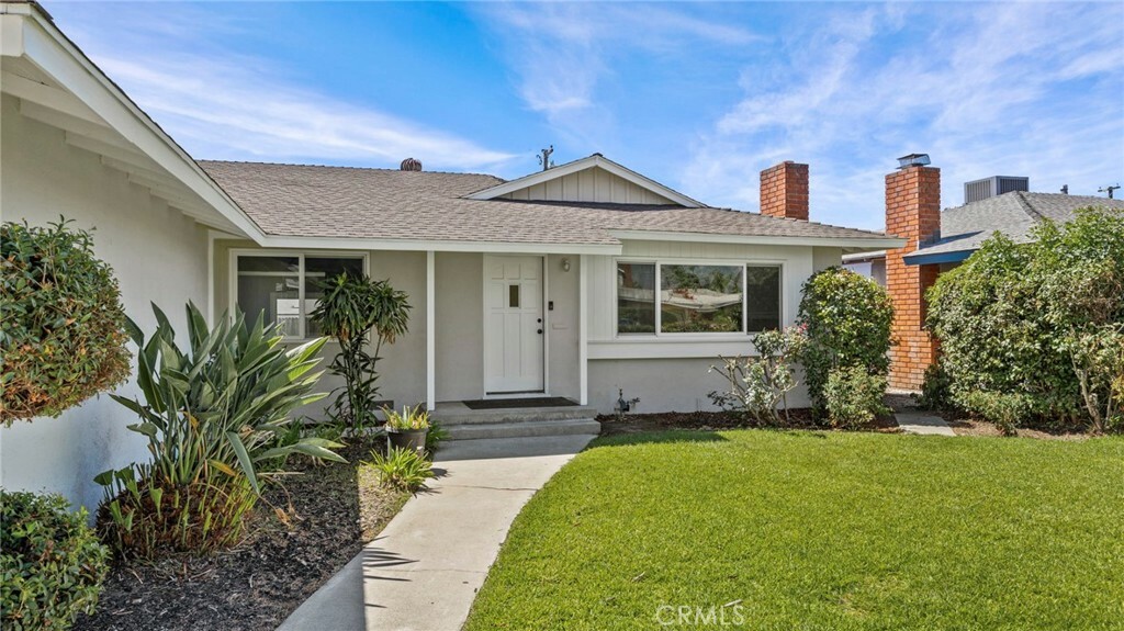 Property Photo:  833 W Bonnie Brae Court  CA 91762 