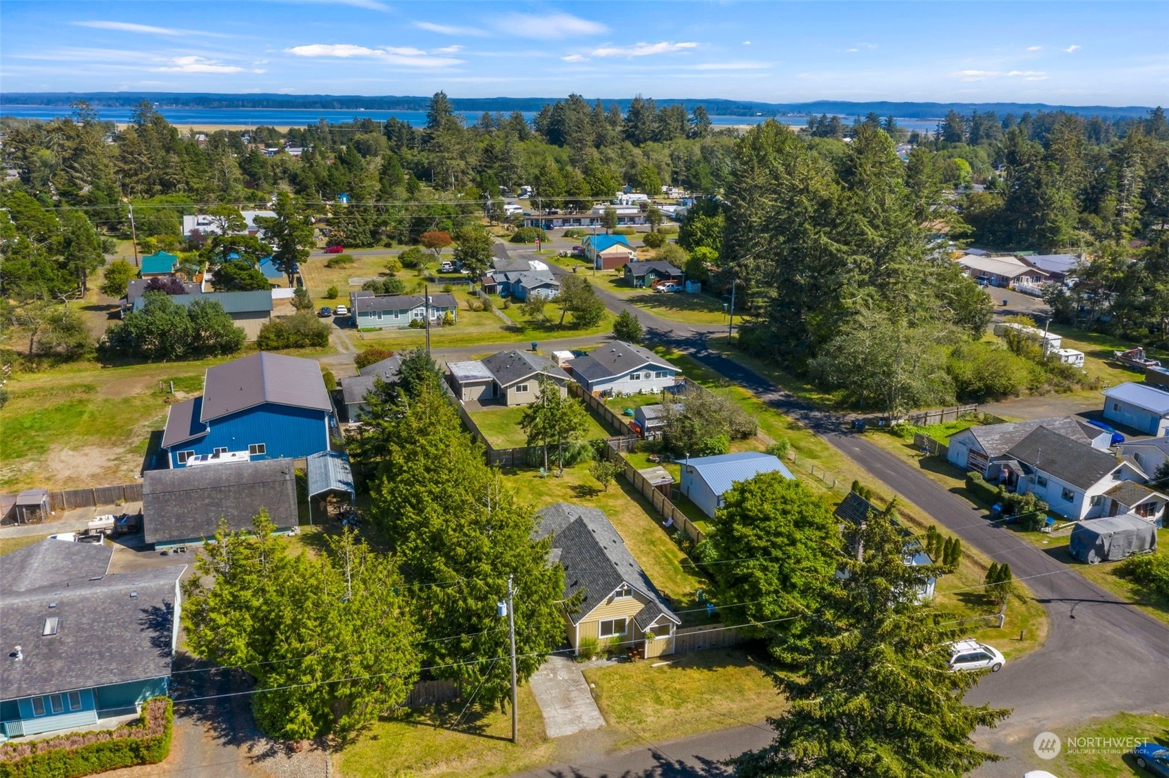 Property Photo:  214 Aberdeen Street  WA 98595 