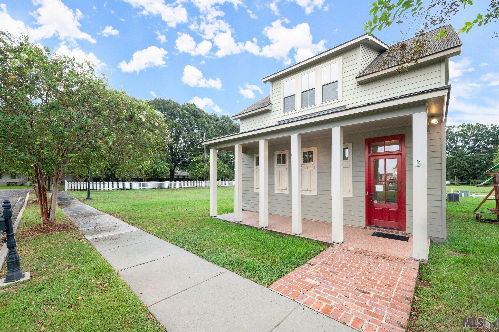 Property Photo:  331 Sycamore Cir  LA 70719 