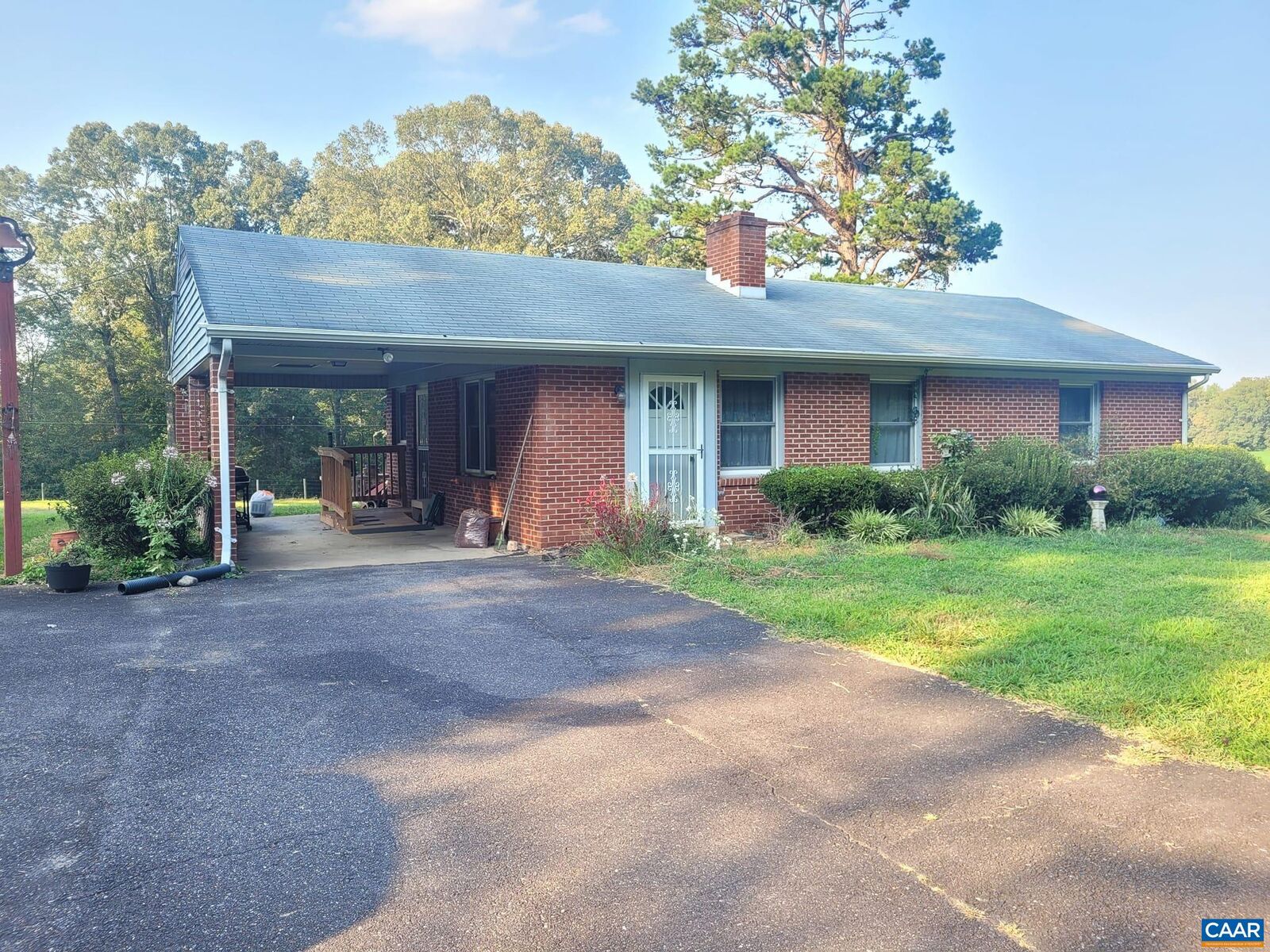 Property Photo: 2417 Oak Park Rd VA 22727
