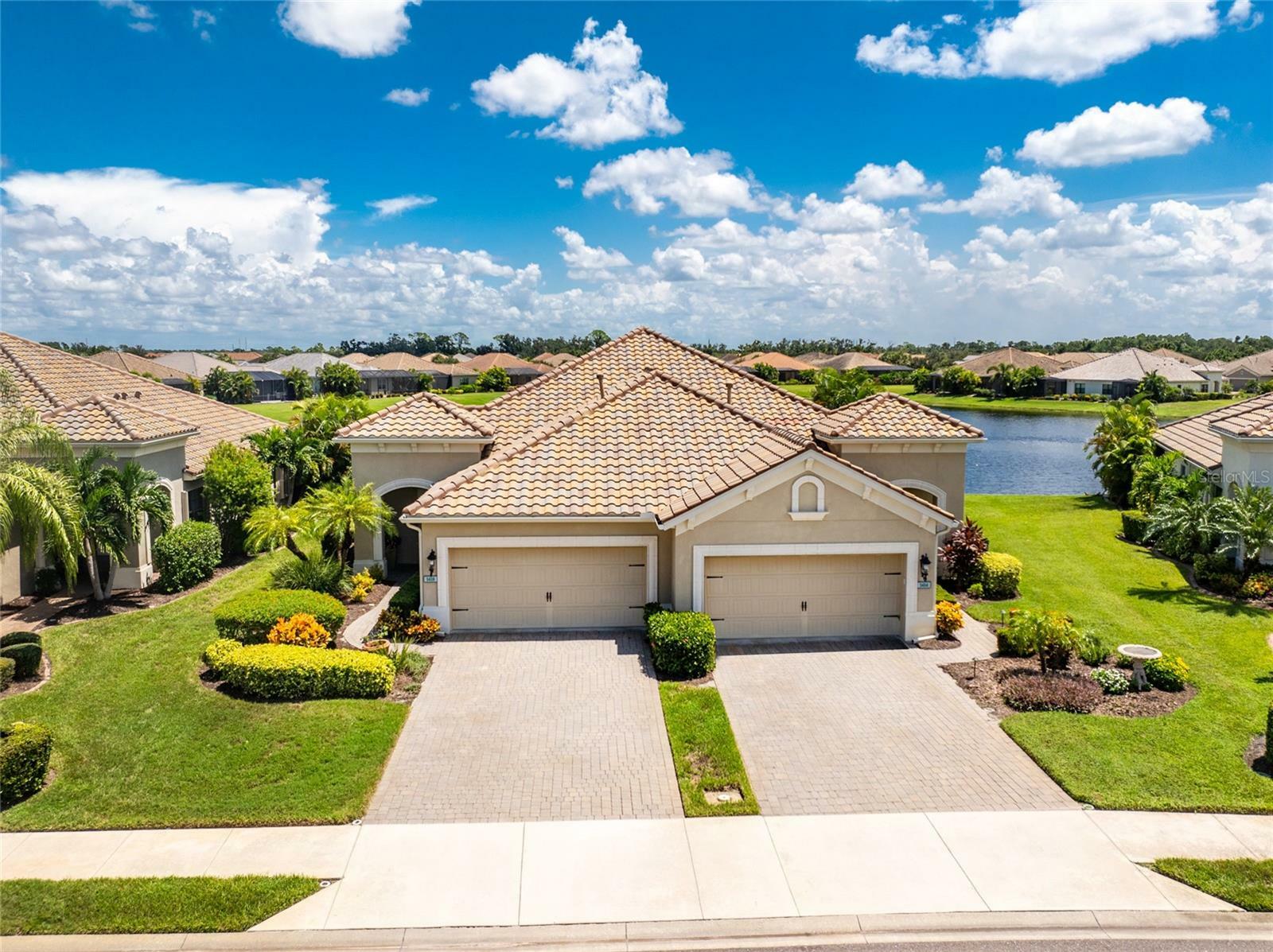 Property Photo:  1418 Backspin Drive  FL 34223 