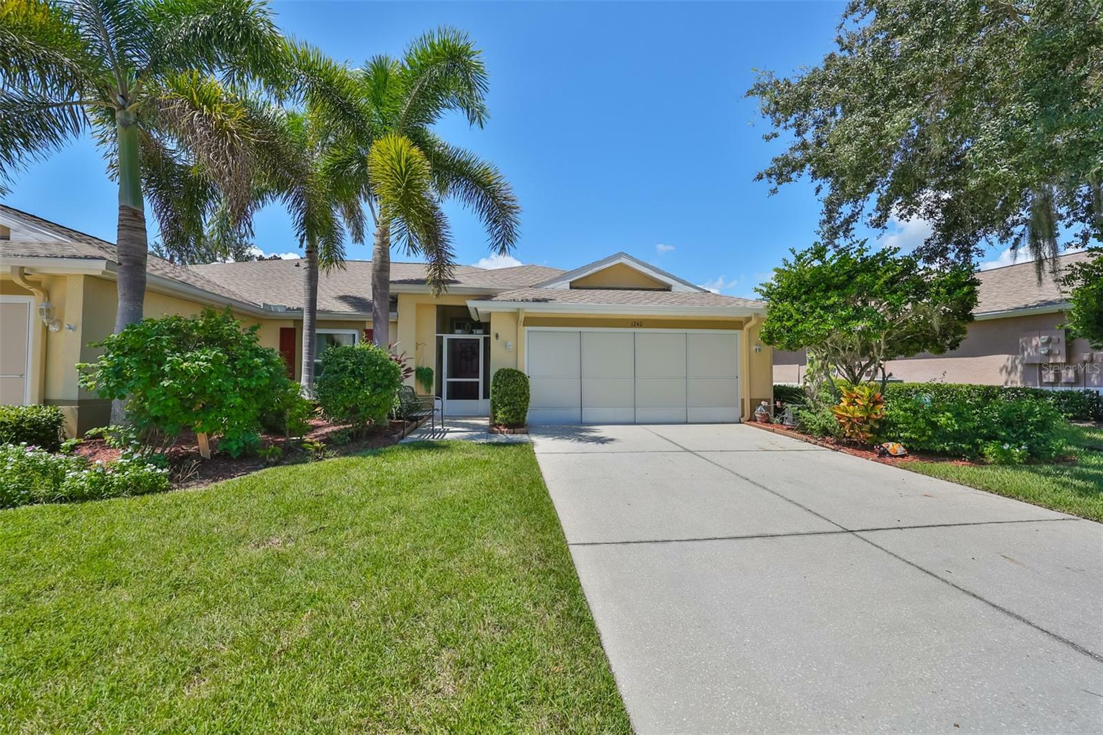 Property Photo:  1240 Corinth Greens Drive 17  FL 33573 