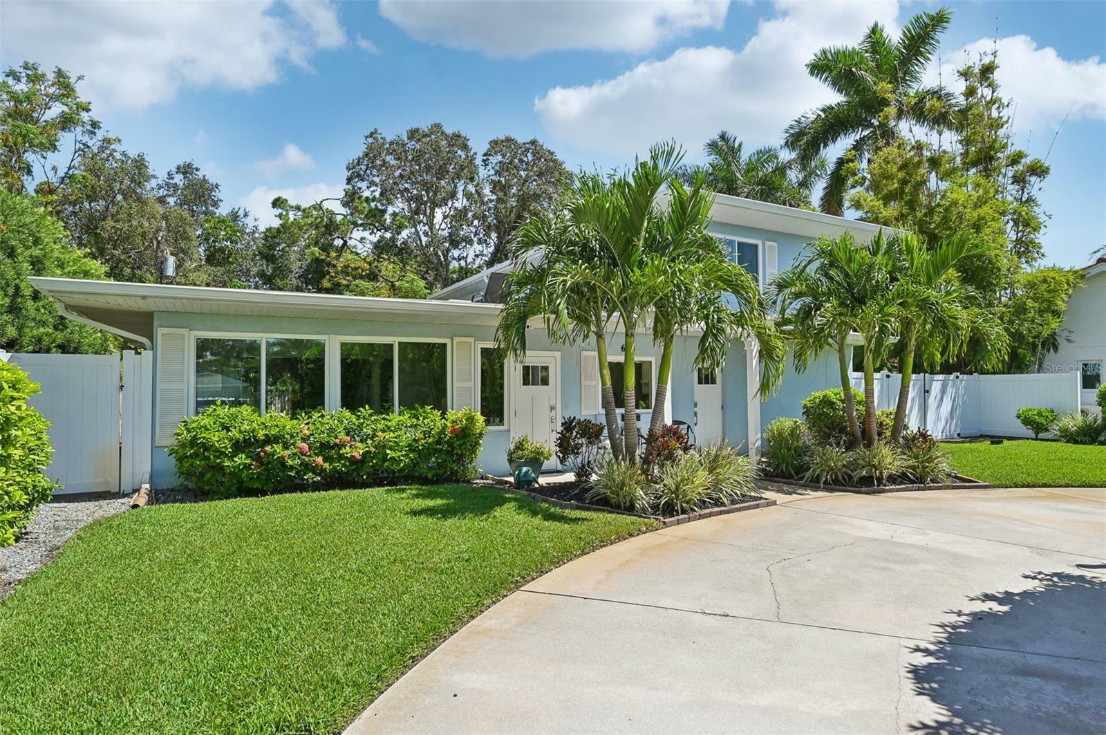 Property Photo: 608 Armada Road S FL 34285