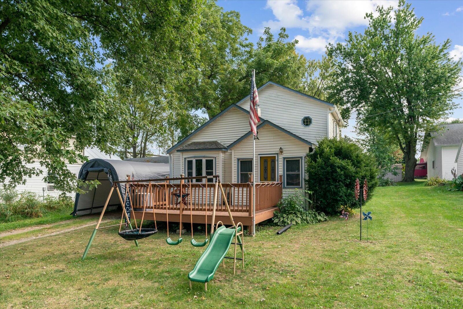 Property Photo:  617 E Linton St  WI 54665 