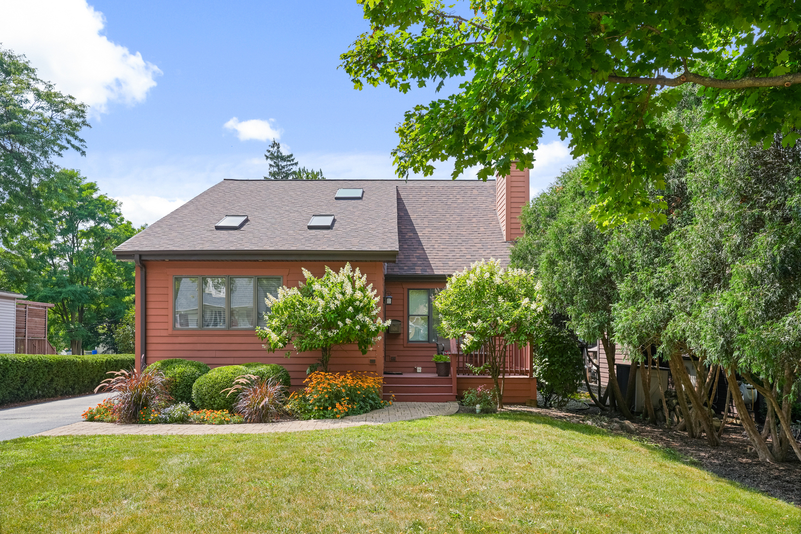 Property Photo:  424 N Willow Street  IL 60143 