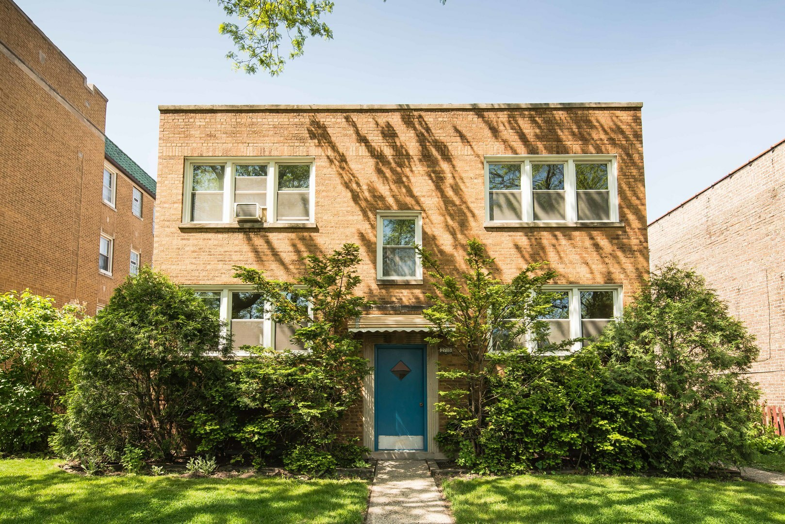 Property Photo:  2718 W Farragut Avenue 2E  IL 60625 