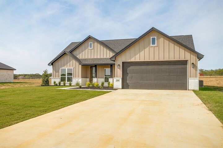 Property Photo:  209 Jimmy Lane  TX 76066