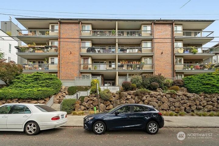 732 11th Avenue E 101  Seattle WA 98102 photo