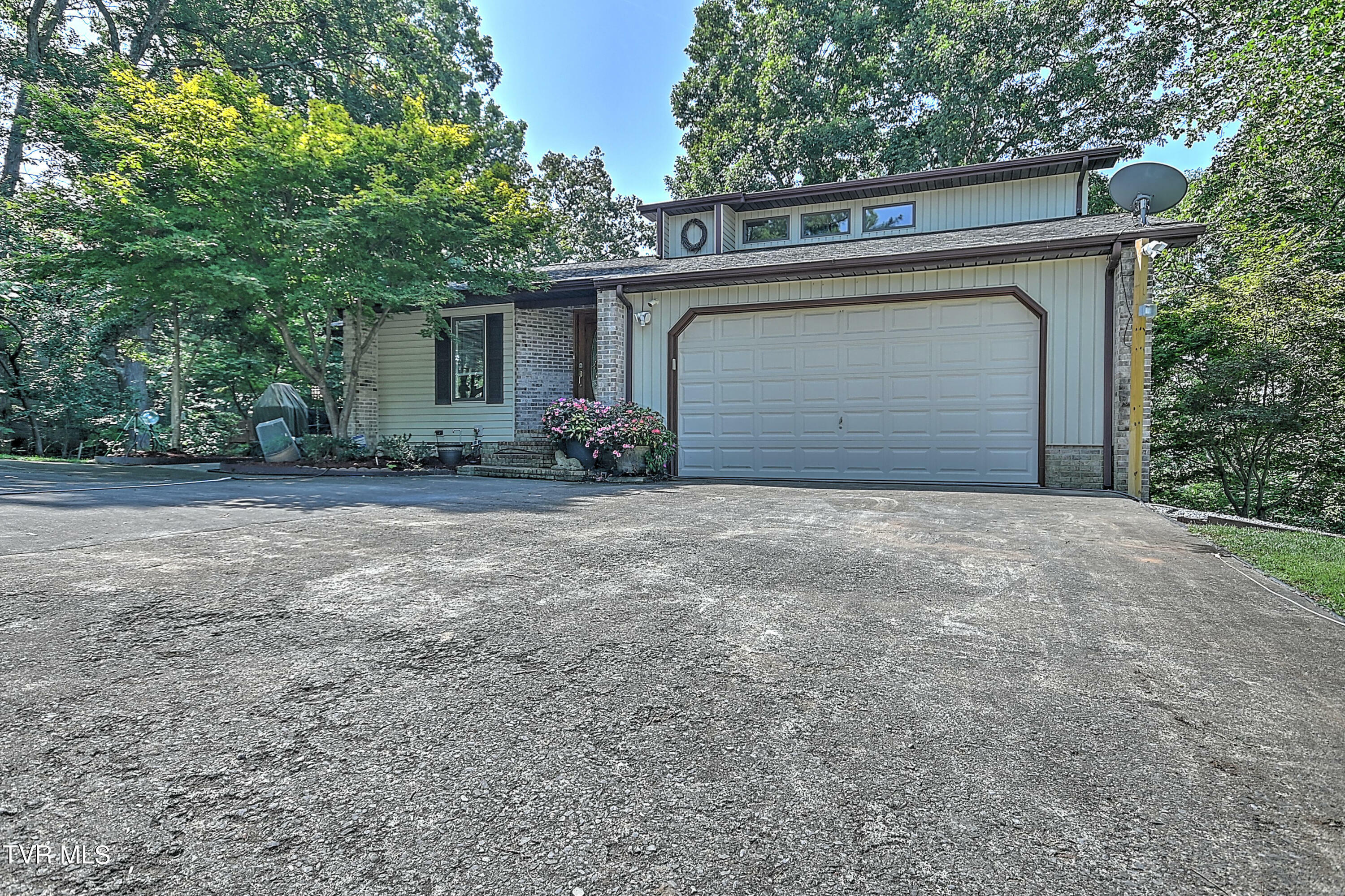 Property Photo:  230 Charlie Avenue  TN 37686 