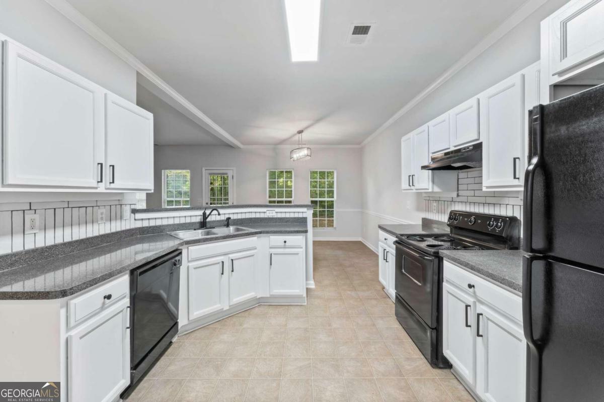 Property Photo:  2293 Palmetto Avenue  GA 30331 