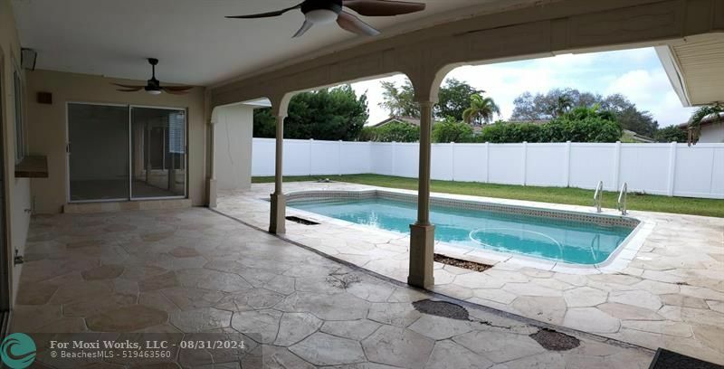 Property Photo:  4948 N 33rd Ct  FL 33021 