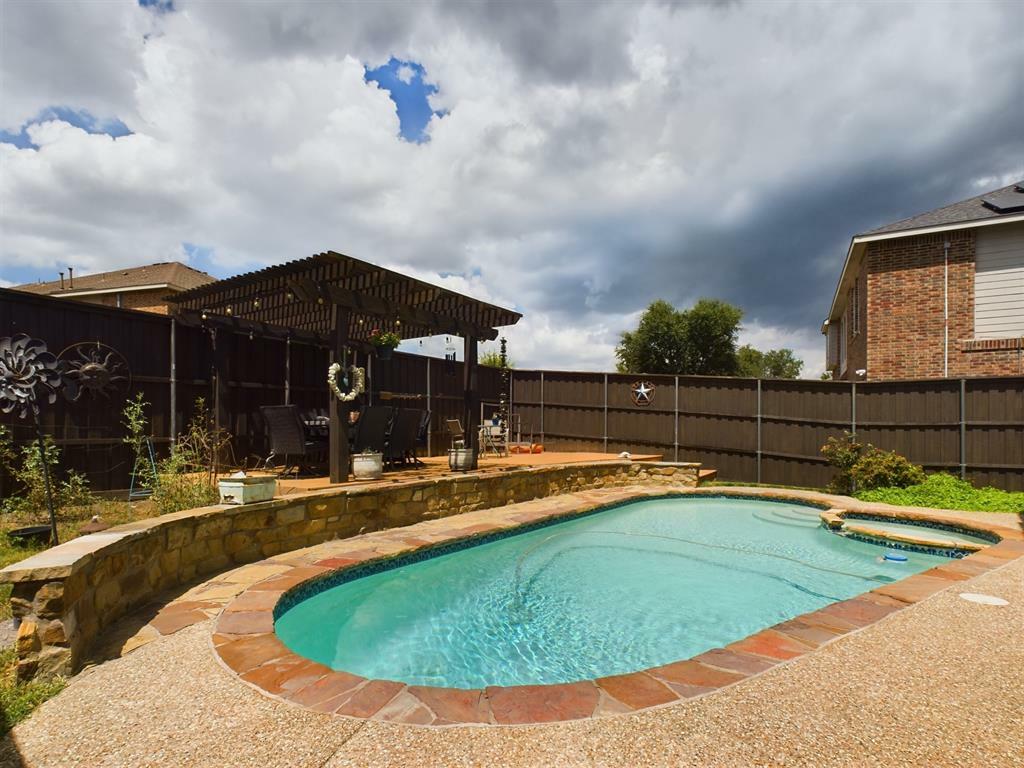 Property Photo:  805 Sabona Drive  TX 75115 