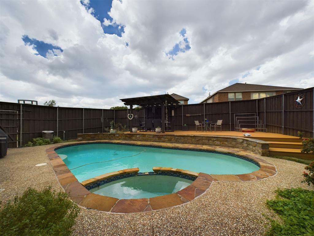 Property Photo:  805 Sabona Drive  TX 75115 