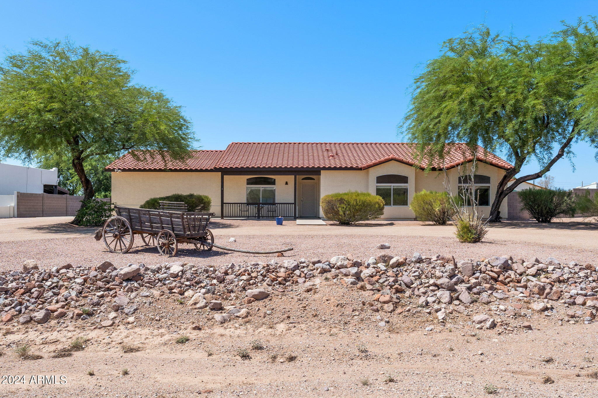 Property Photo:  694 S Mountain View Road  AZ 85119 