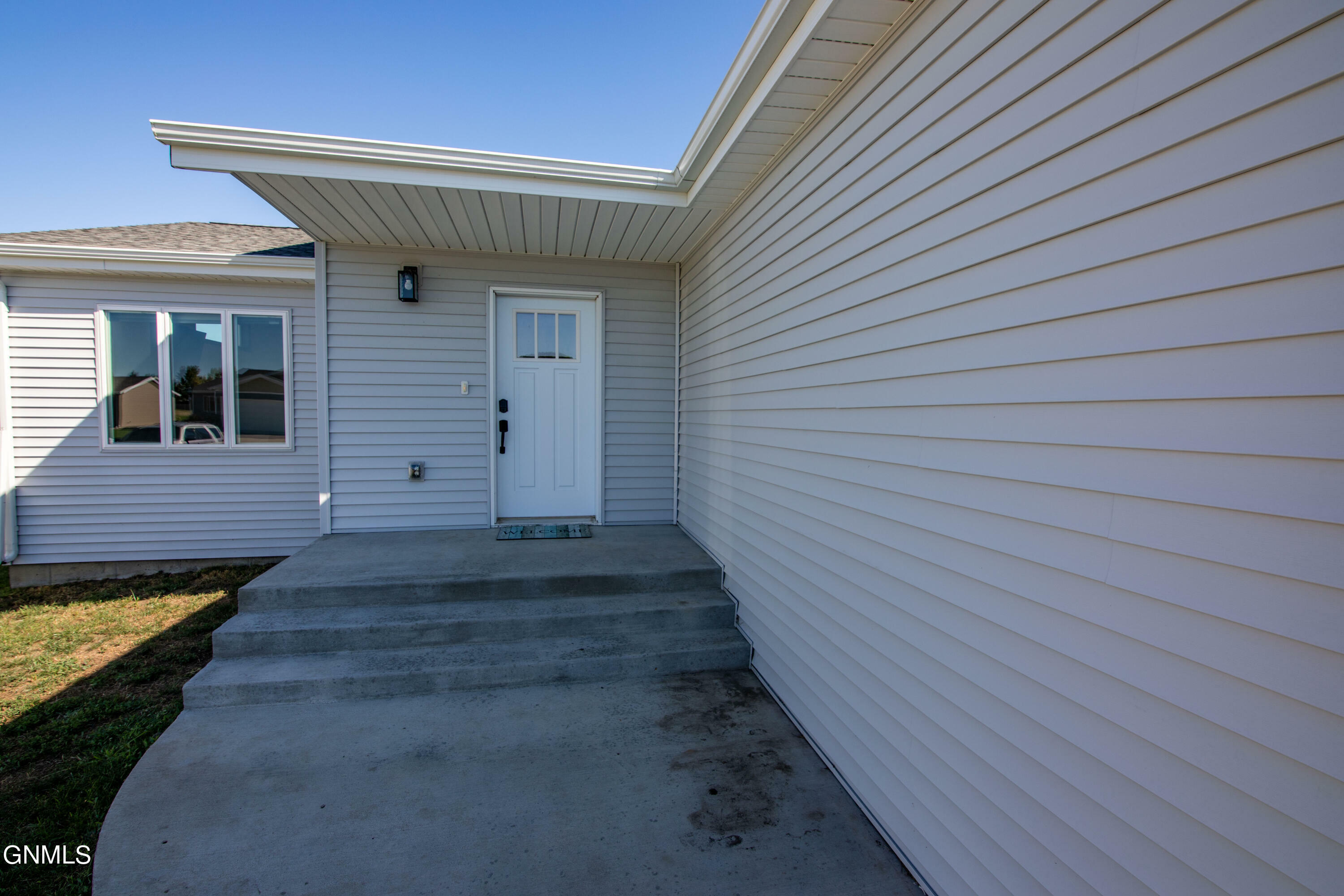 Property Photo:  30 McGinnis Way  ND 58504 