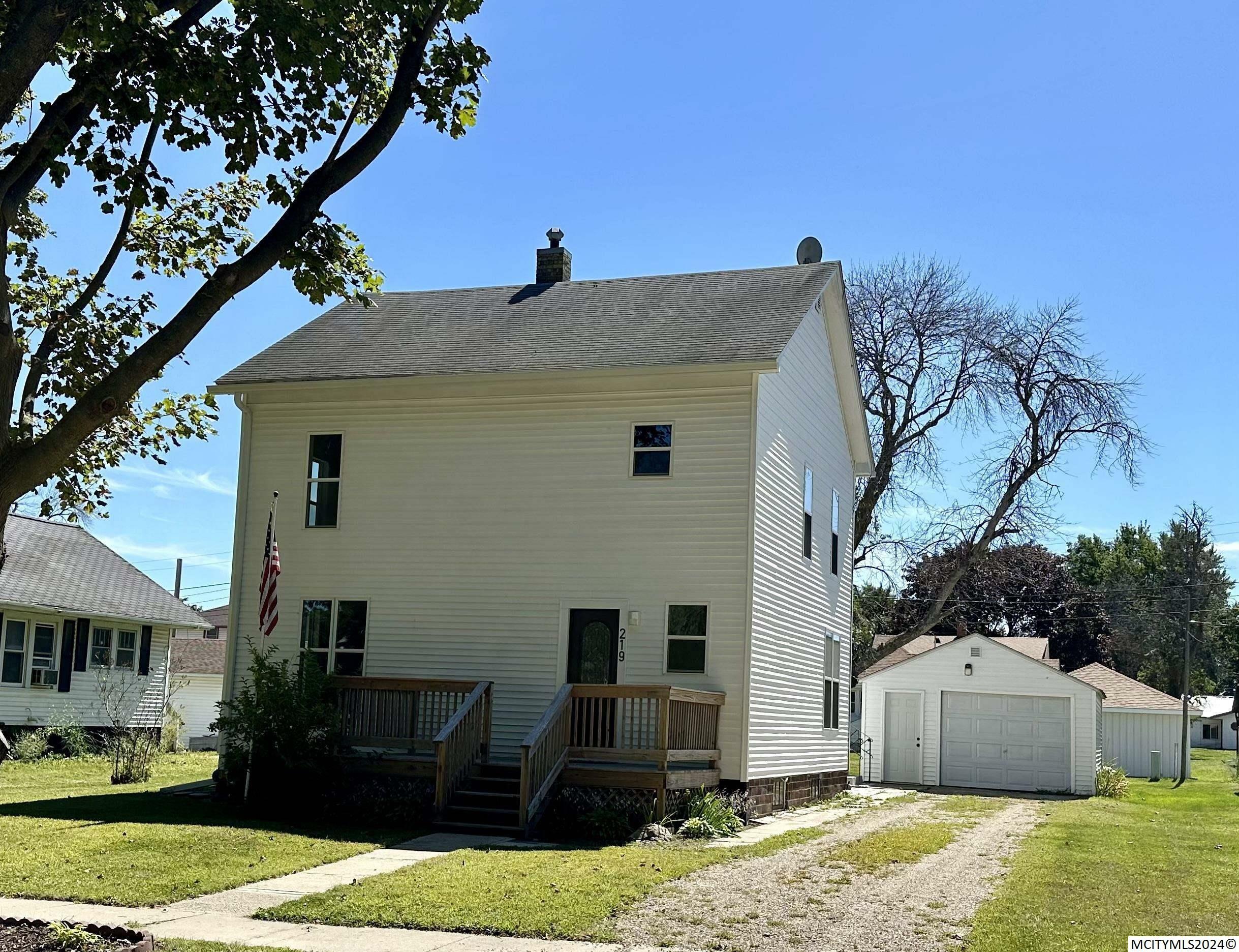 Property Photo:  219 E Elmore St  IA 50456 