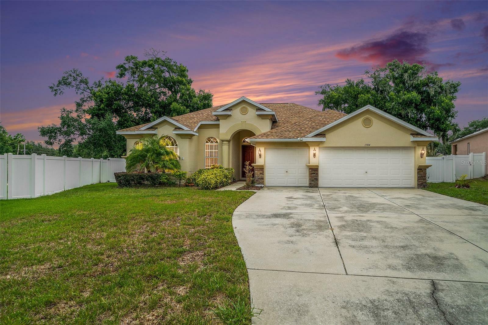 Property Photo:  1704 Cresswell Manor Court  FL 33527 