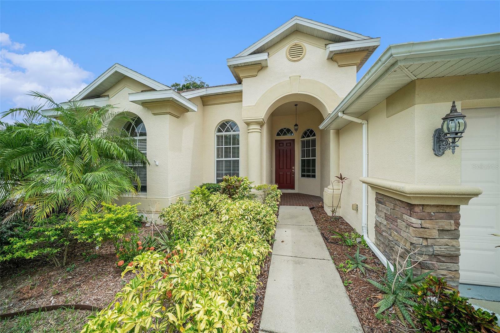 Property Photo:  1704 Cresswell Manor Court  FL 33527 