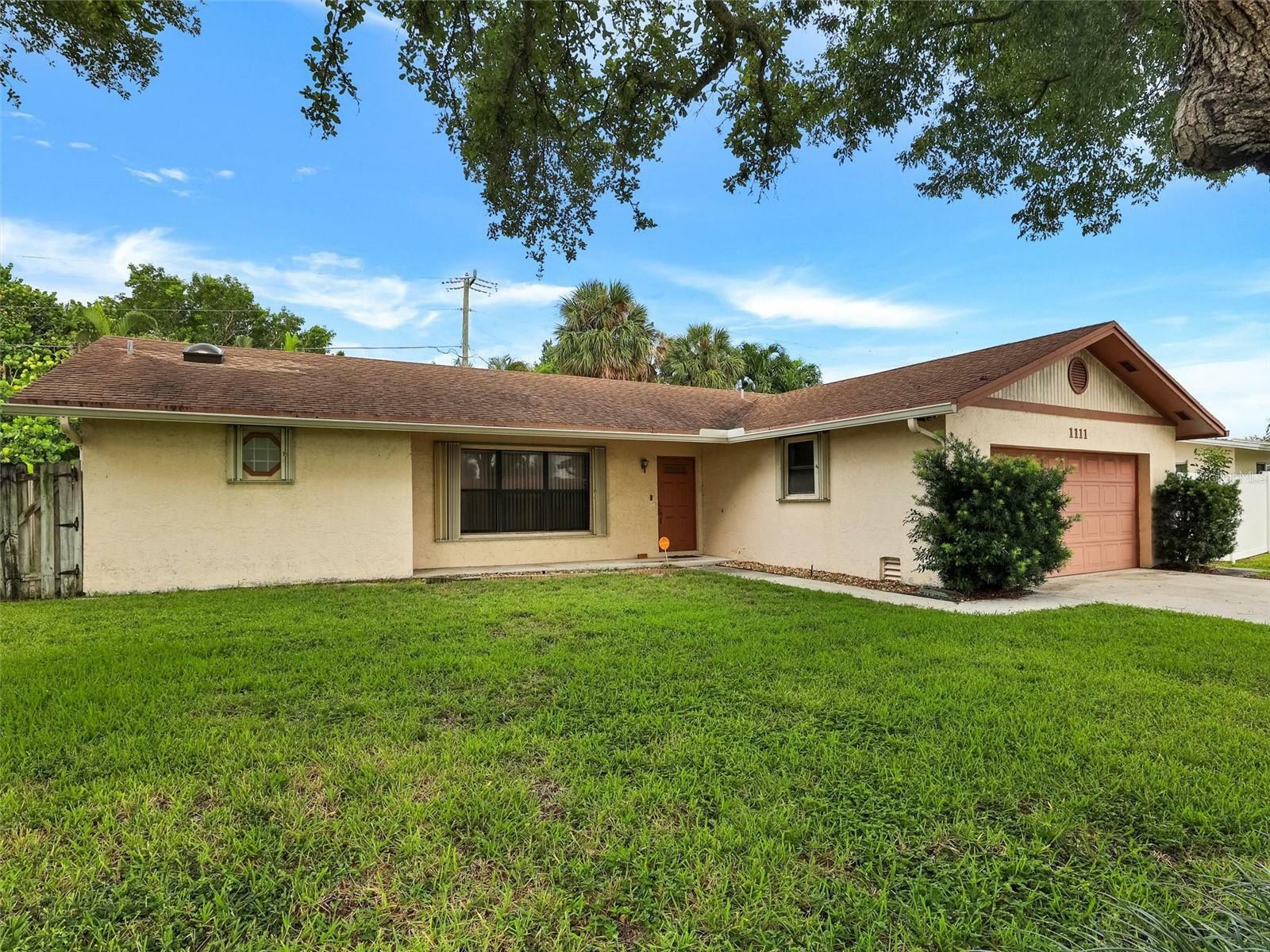 Property Photo:  1111 SE 9th Avenue  FL 33441 