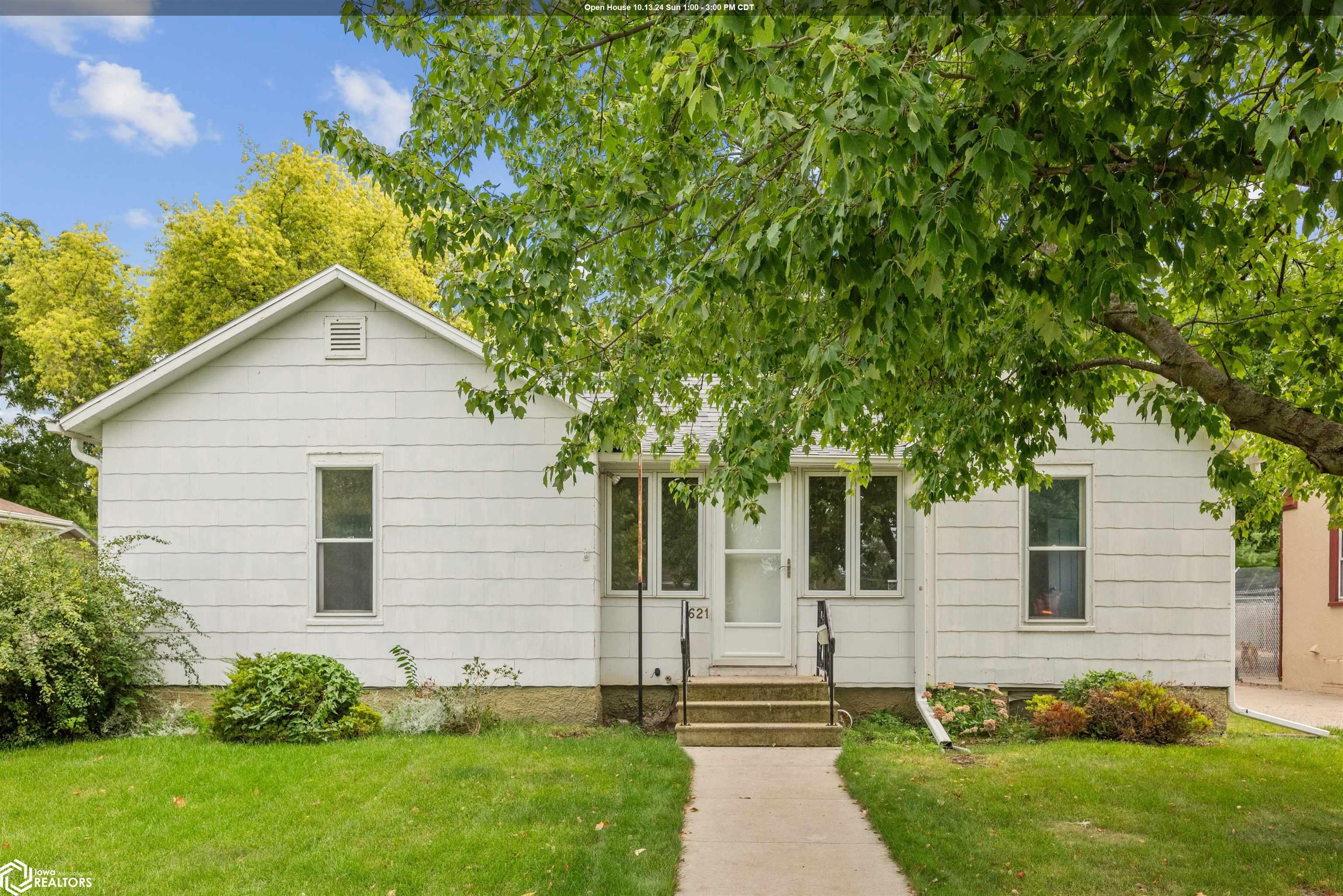 Property Photo:  621 10th Street  IA 50201 