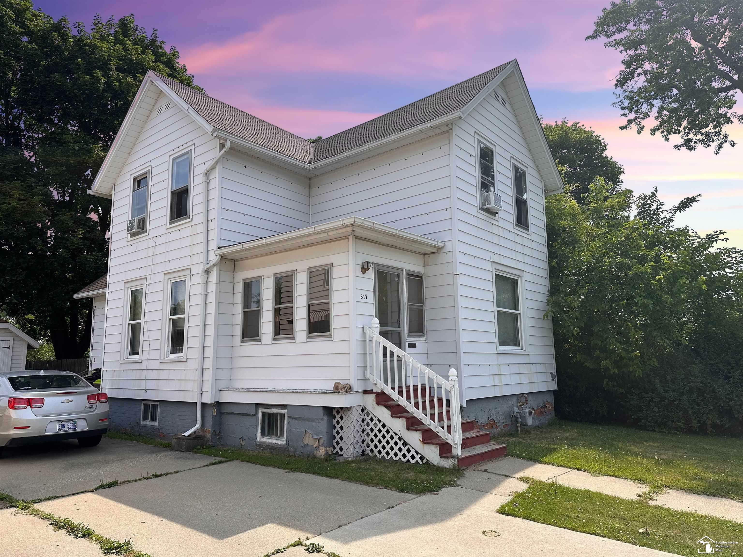 Property Photo:  817 E Fourth Street  MI 48161 