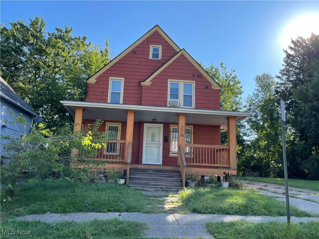 Property Photo: 809 E 155th Street OH 44110
