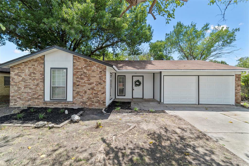 Property Photo:  221 Domingo Drive  TX 75051 