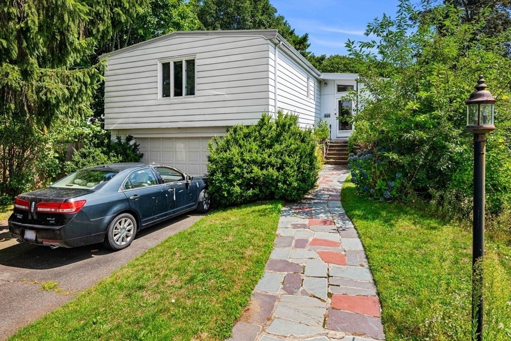 Property Photo:  7 Robin Ln  MA 01907 