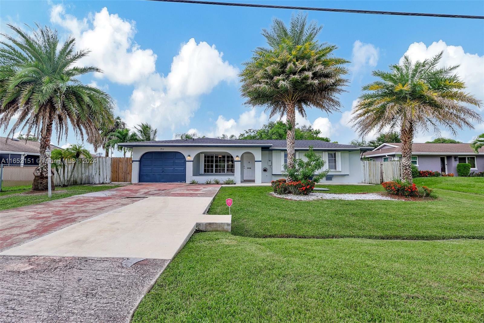 Property Photo:  711 SE Floresta Dr 1  FL 34983 