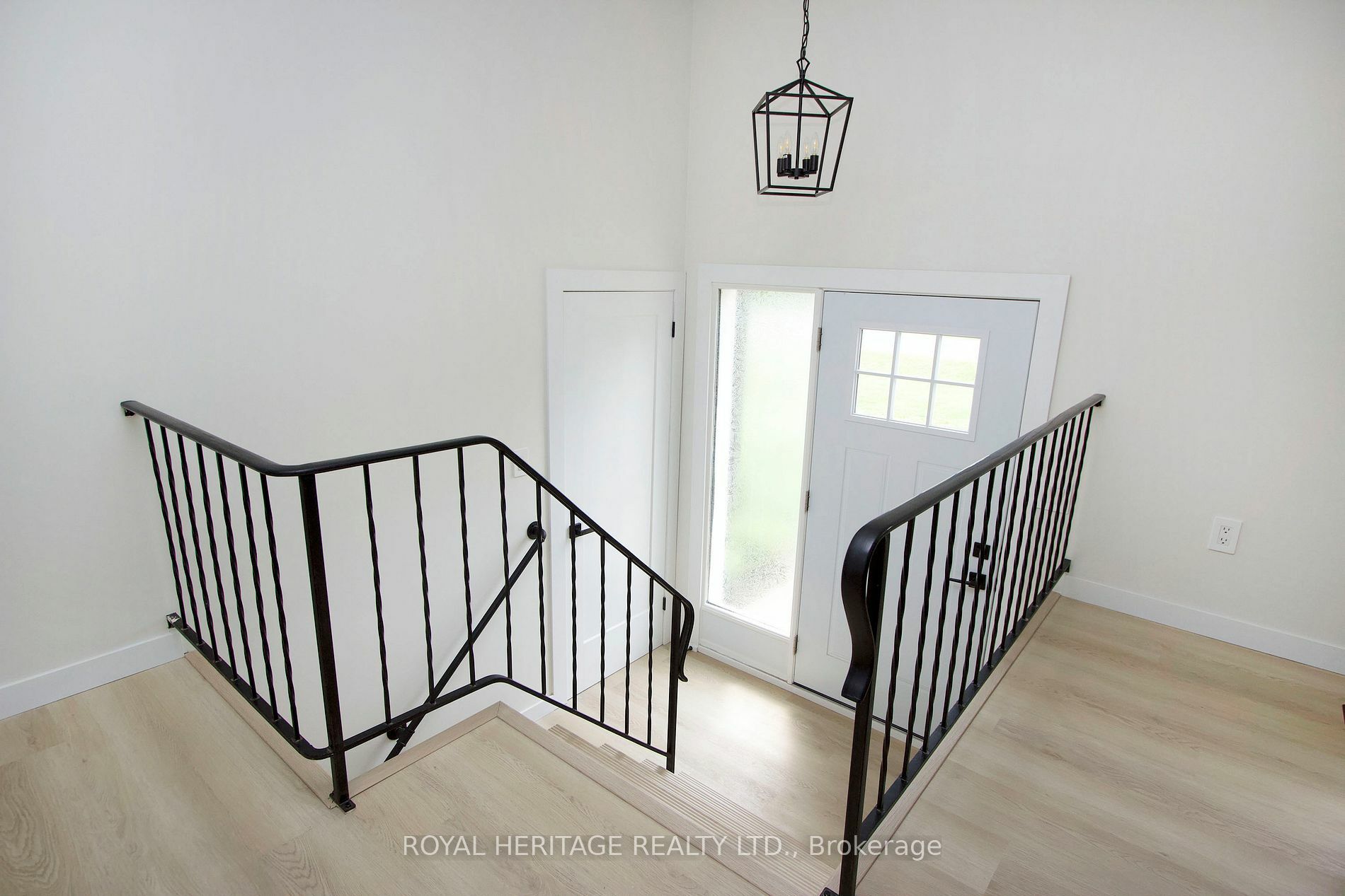 Property Photo:  689 Cedarvale Cres  ON K0L 1T0 