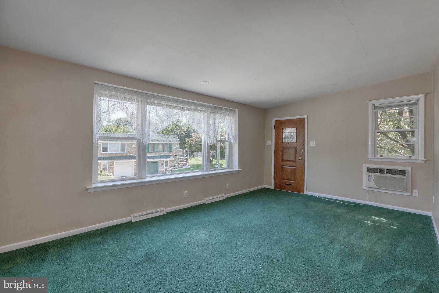 Property Photo:  3102 Draper Street  PA 19136 