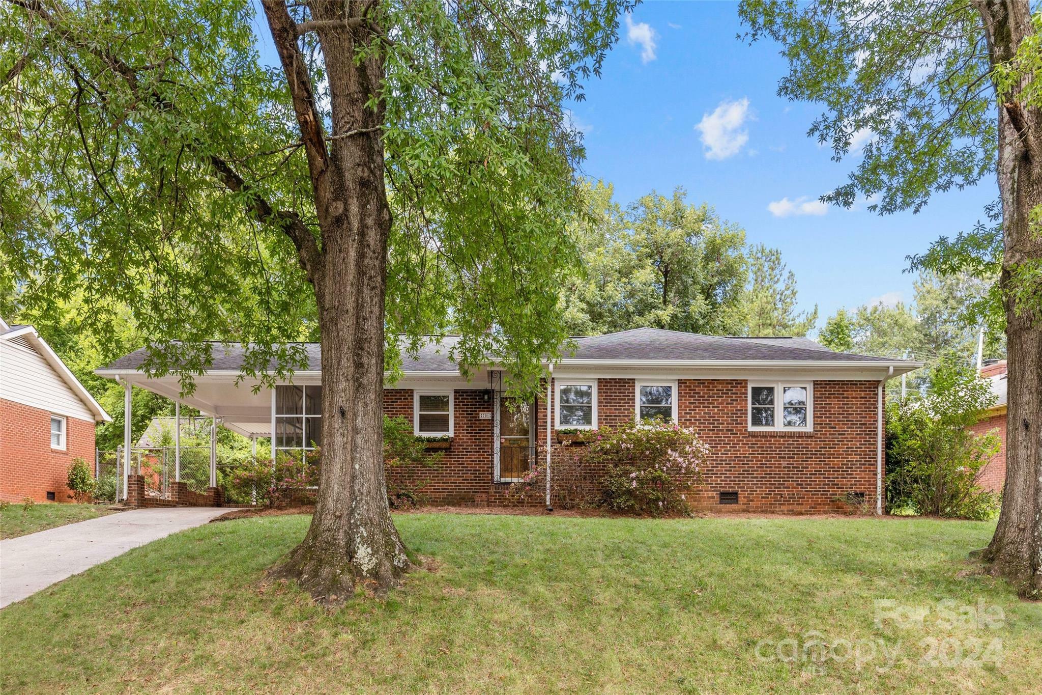 701 Seneca Place  Charlotte NC 28210 photo