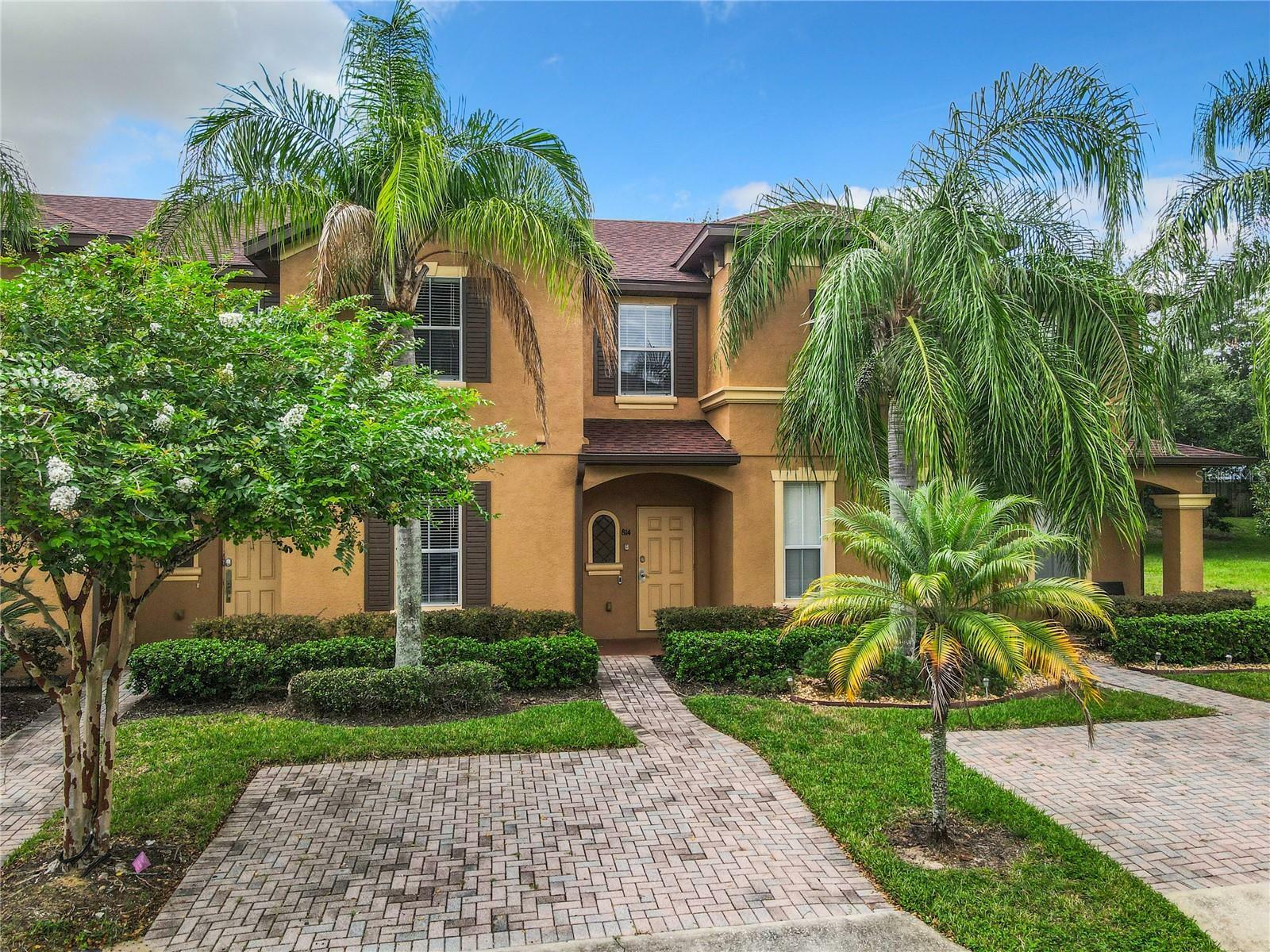 Property Photo:  814 Calabria Avenue  FL 33897 