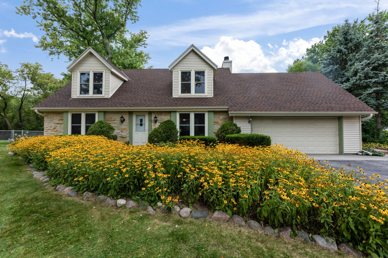 Property Photo: 936 Tanglewood Ct WI 53066