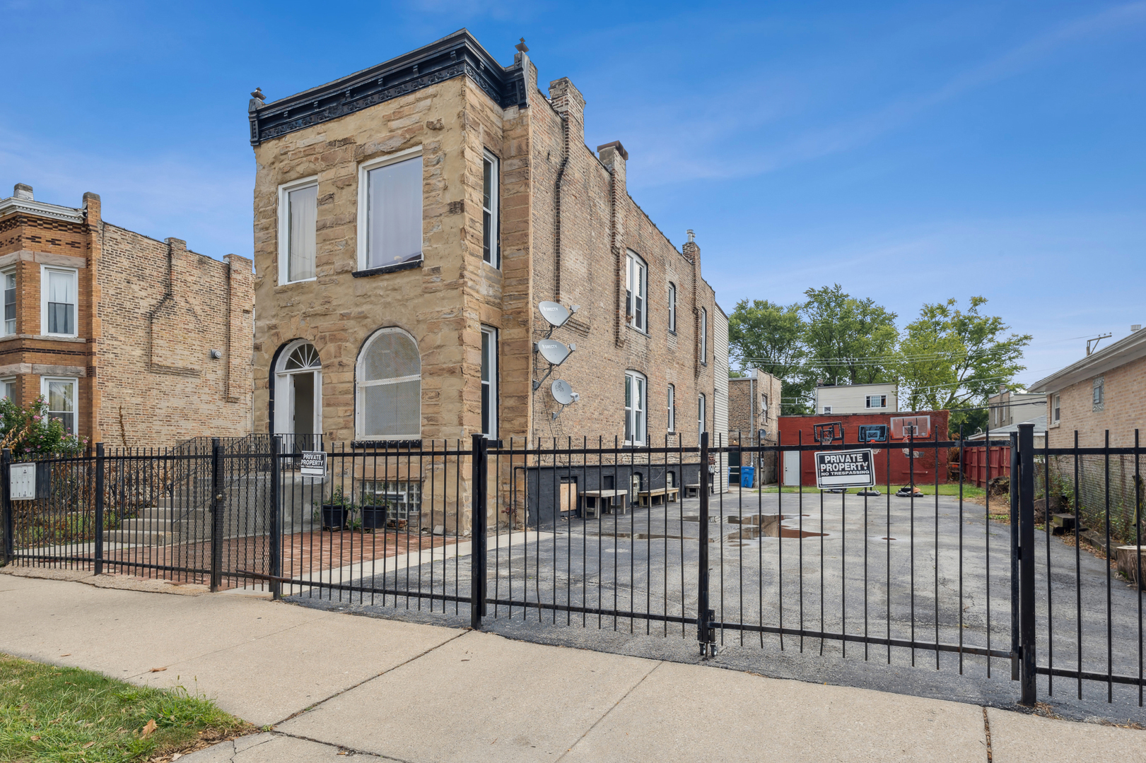 Property Photo:  627 N Lawndale Avenue  IL 60624 