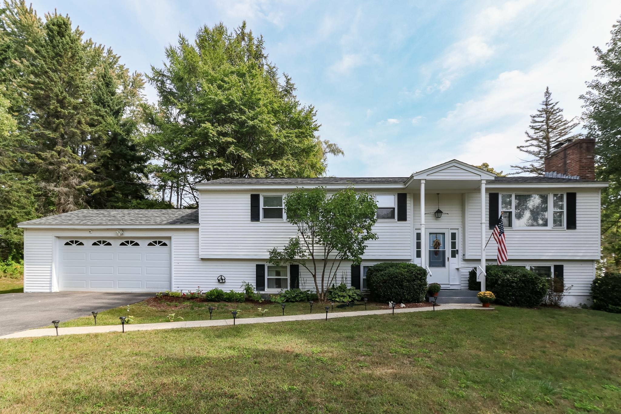 Property Photo:  7 Colonial Drive  NH 03249 