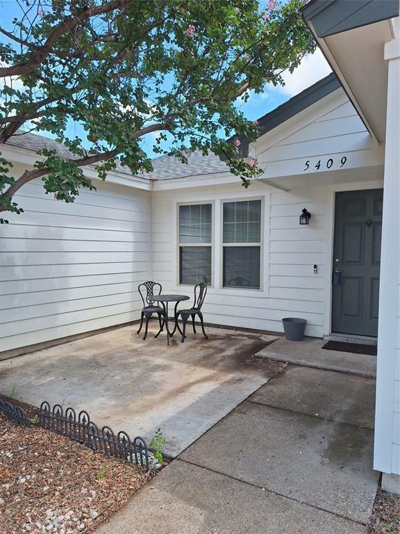 Property Photo:  5409 Creek Valley Drive  TX 76018 