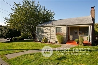 Property Photo:  2627 13th Avenue W  WA 98119 