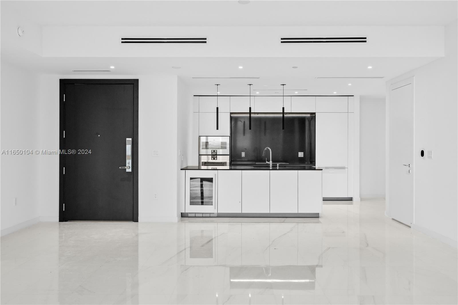 Property Photo:  300 Biscayne Blvd Way 1103  FL 33131 