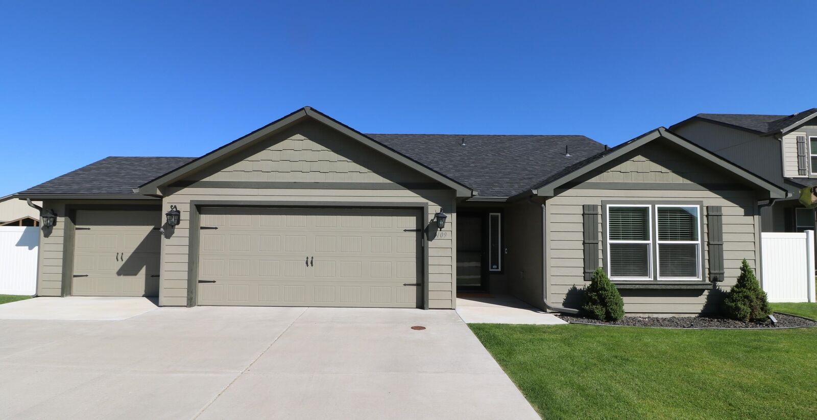 Property Photo:  1109 S Oswald St  WA 99224 