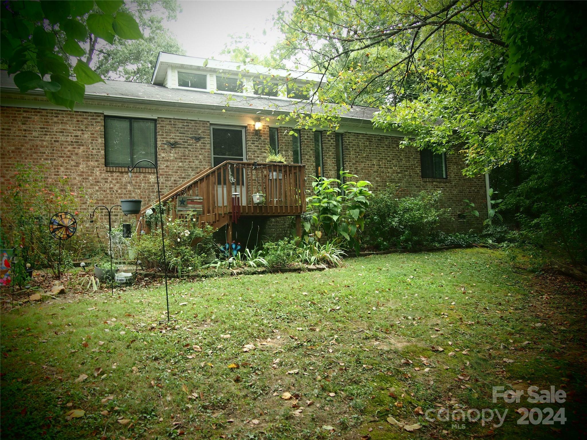 6212 Sunset Circle  Charlotte NC 28216 photo