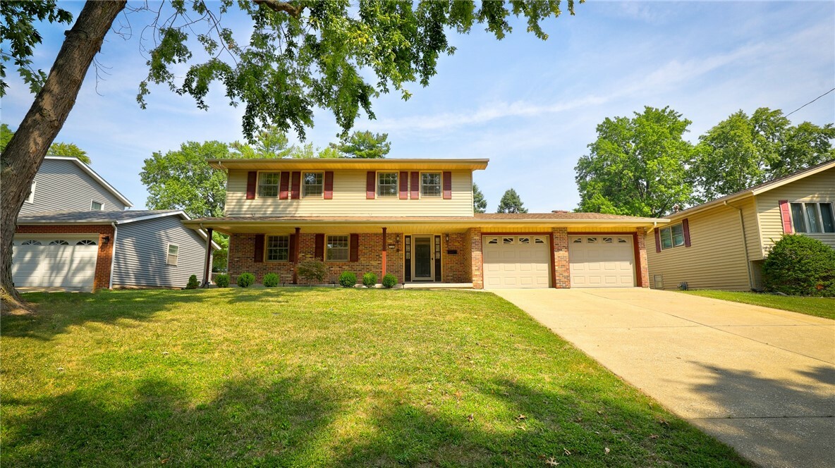 Property Photo:  710 W Karen Court  IL 62526 