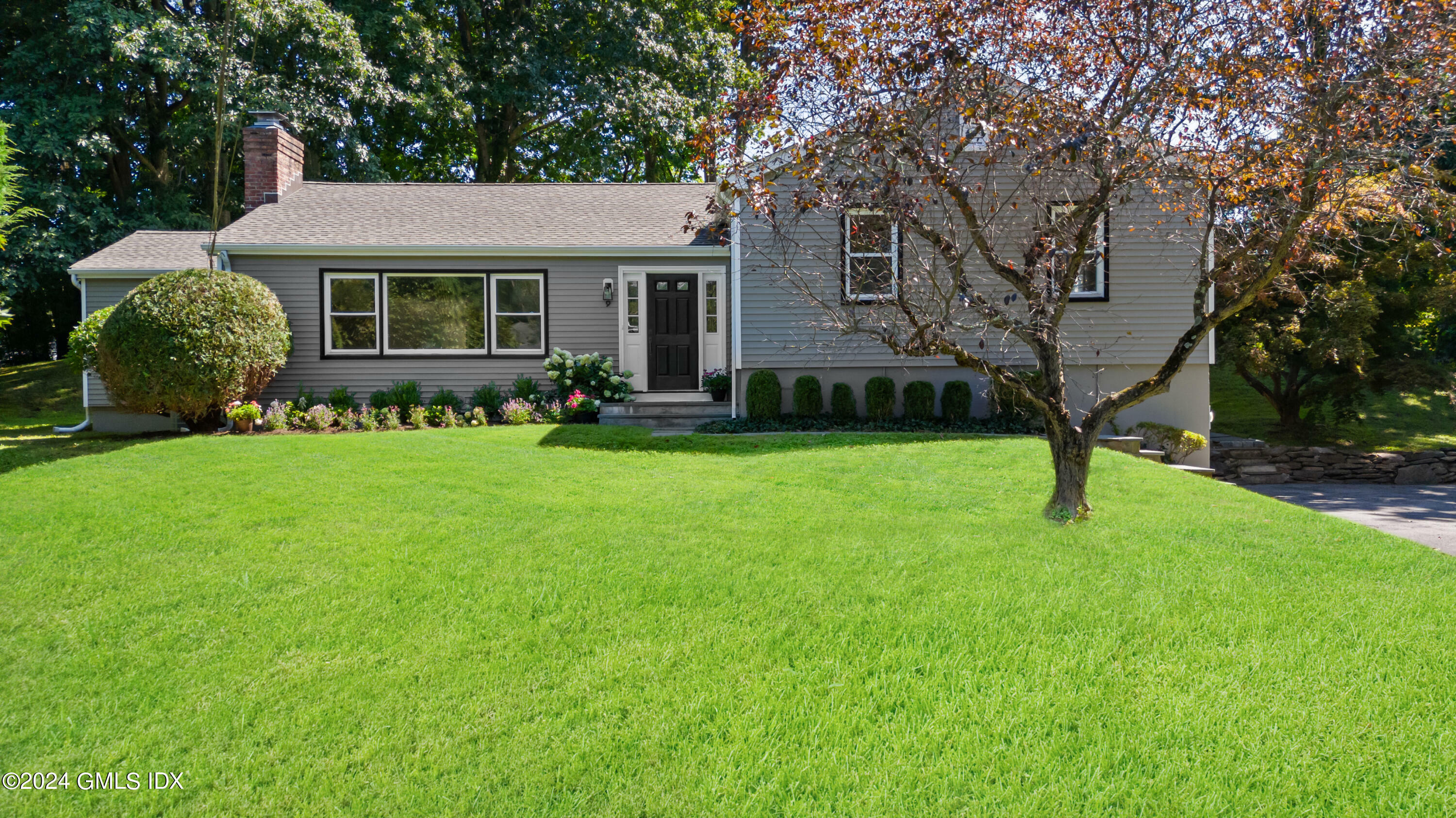 Property Photo:  9 Swan Terrace  CT 06830 