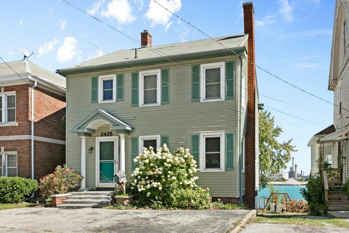 Property Photo:  2428 Military Street  MI 48060 6665 