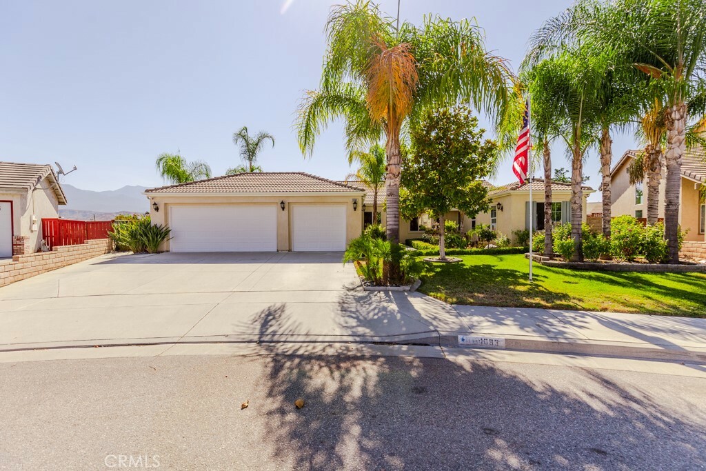 Property Photo: 1893 Rue Pinot Blanc CA 92583
