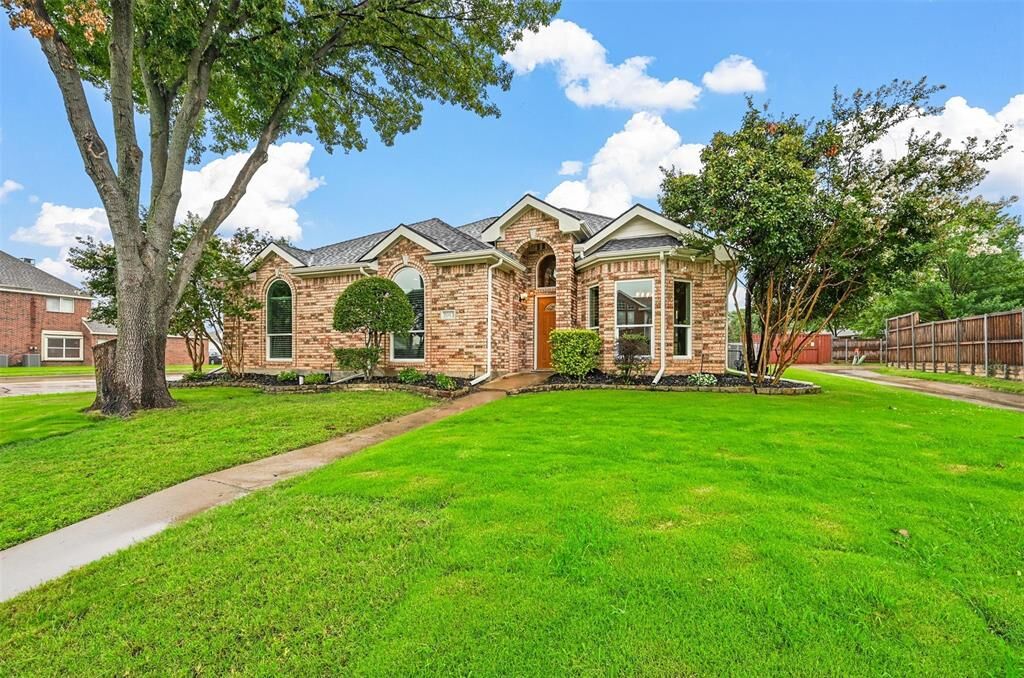 Property Photo: 2043 Biscayne Drive TX 75067
