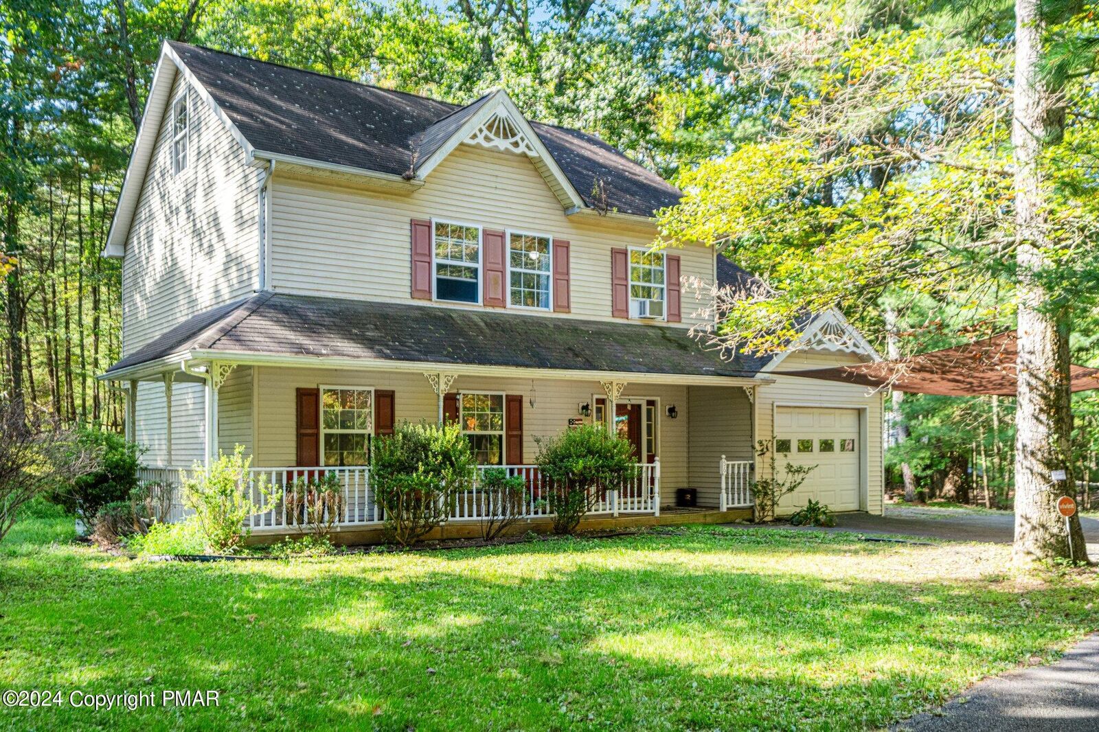 Property Photo: 1504 Grassy Run PA 18353