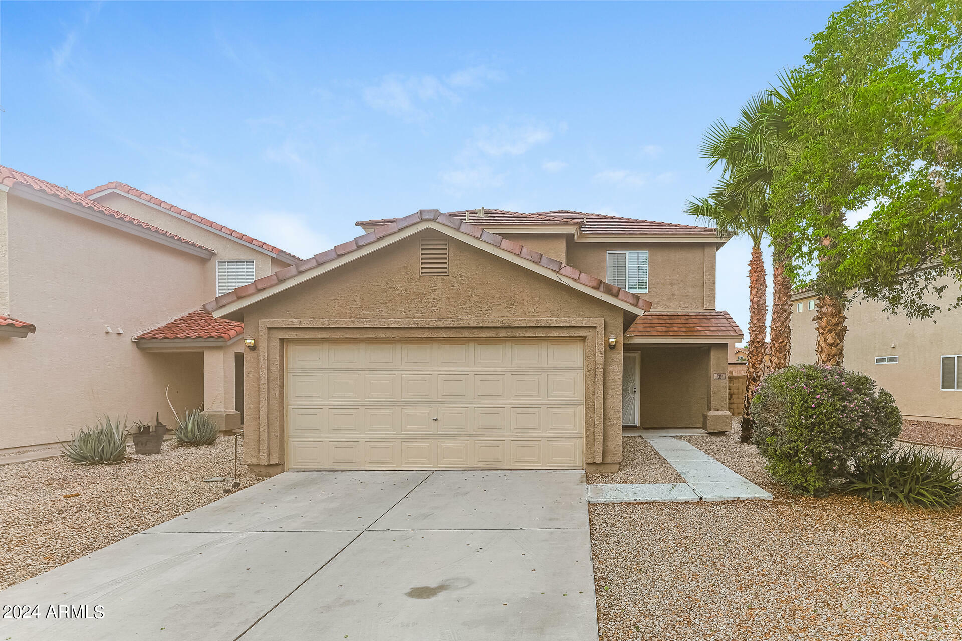 Property Photo:  981 E Desert Holly Drive  AZ 85143 