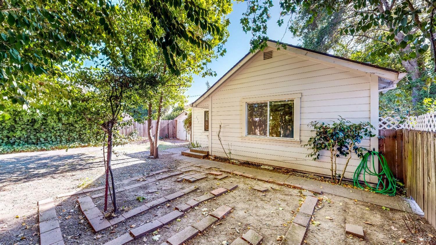 Property Photo:  961 Burbank Avenue  CA 95407 